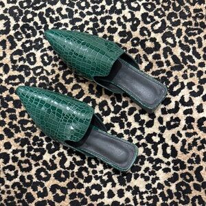 Stylish Green Croc-Patterned Women's Mules